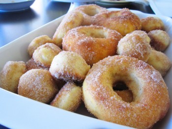 Apple Cinnamon Baked Doughnuts