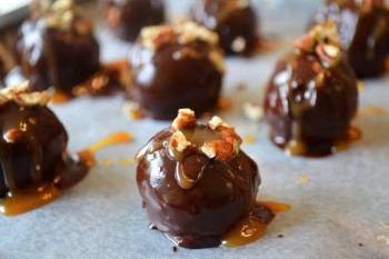 Turtle Cheesecake Truffles
