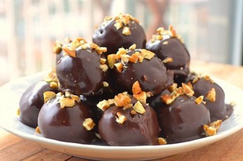 Triple Chocolate Cake Balls