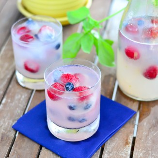 Lemonade Spritzers with Berry Ice Cubes