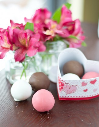 Chocolate Covered Strawberry Cake Balls…and a Giveaway! {GIVEAWAY  CLOSED}
