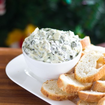 Snacktastic Sundays: Crock Pot Spinach & Artichoke Dip