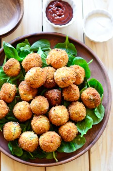 Cheesy Fried Spinach & Artichoke Dip Bites